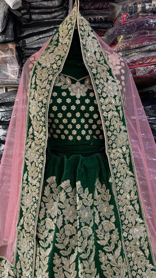 KB-BOUTIQUE-COLLECTION-9000-MARKABLE-VELVET-BEAUTIFUL-EMBROIDERY-WORK-FANCY-DORI-WORK-BEYTIFUL-LEHENGA-CATLOG-13