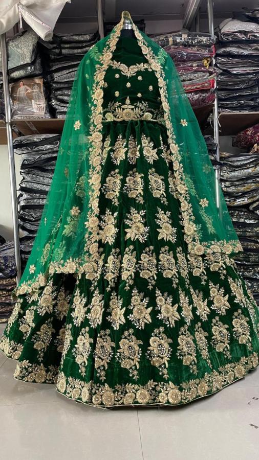 KB-BOUTIQUE-COLLECTION-9000-MARKABLE-VELVET-BEAUTIFUL-EMBROIDERY-WORK-FANCY-DORI-WORK-BEYTIFUL-LEHENGA-CATLOG-17